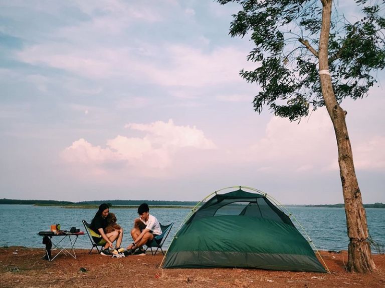 Cắm trại hồ Trị An