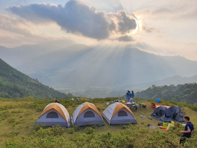 Cắm trại Núi Dinh