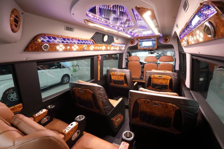 xe limousine Hạ Long Travel