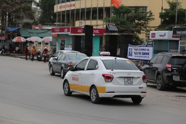 xe taxi Hoàng Nguyên Travel 