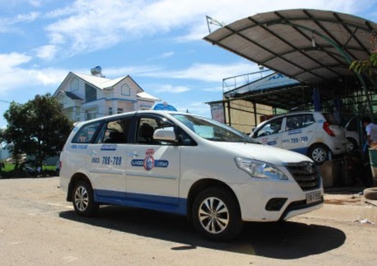 Xe taxi Lado sân bay Đà Lạt - Nội thành