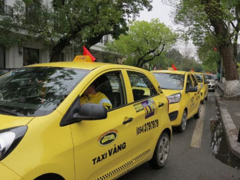 Xe taxi Vàng 