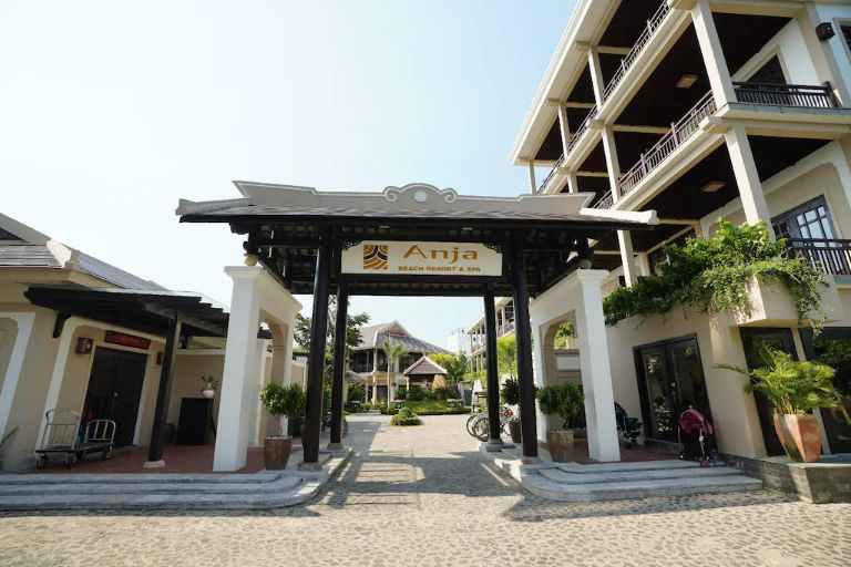 Khách sạn Anja Beach.