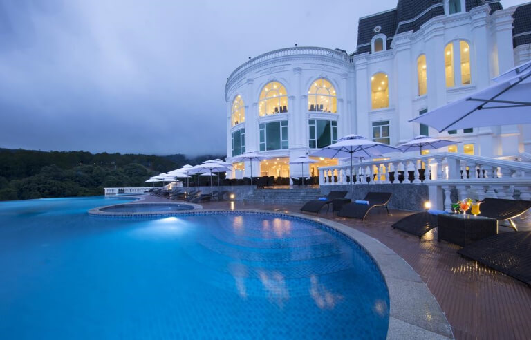 Khách sạn Đà Lạt có hồ bơi