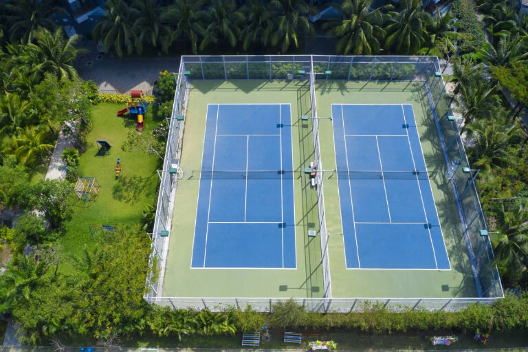 khách sạn Novotel Phú Quốc có sân tennis