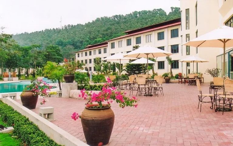 Khách sạn Đồ Sơn Resort & Casino có diện tích rộng lớn và có phong cảnh ngoại khu vô cùng ấn tượng. (Nguồn: Internet)