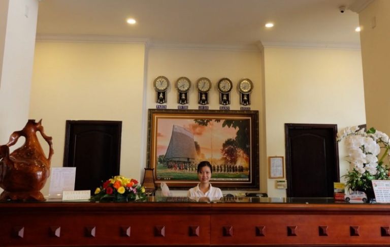 Du khách sẽ được hưởng sự phục vụ chu đáo, tận tâm từ nhân viên của khách sạn Đông Dương. (Nguồn: Internet)