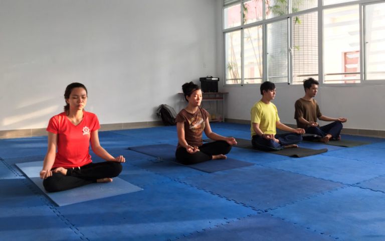 Lớp học yoga