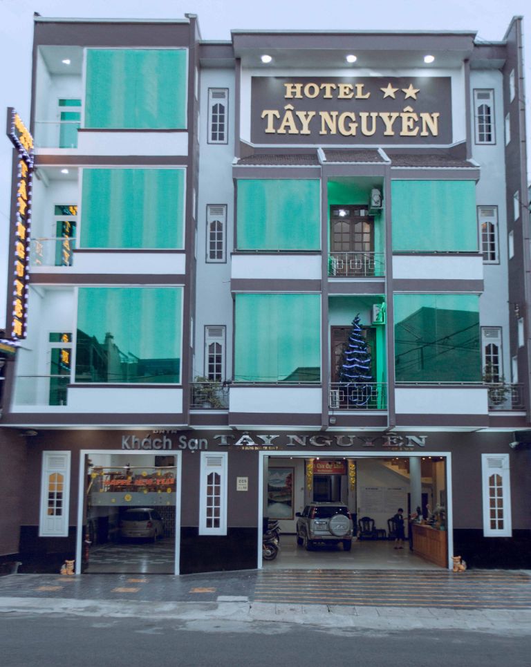 Khách sạn Kon Tum là khách sạn 2 sao, có vị trí địa lý thuận lợi ngay tại trung tâm thành phố Kon Tum. (Nguồn: taynguyenhotelkontum.com)