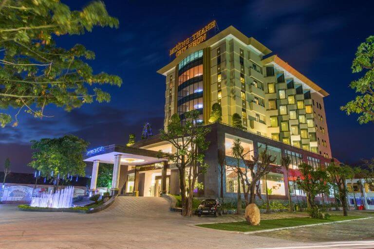 Khách sạn Mường Thanh Quy Nhơn nằm tại địa điểm khá thuận lợi đối với khách du lịch