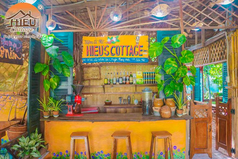 Tiệm cà phê là không gian trò chuyện, sống ảo yêu thích của khách du lịch trẻ tại HIEU'S COTTAGE. (Nguồn: Internet)