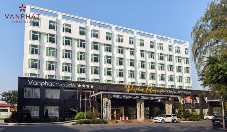 Khách sạn Vạn Phát Riverside là một trong những khách sạn đa dạng trải nghiệm, đem đến cho du khách cảm giác mới mẻ. (Nguồn: Booking.com)
