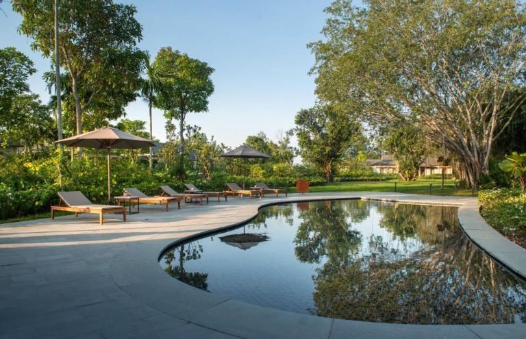 Azerai Cần Thơ là khách sạn xanh với sông nước và cây cối bao quanh. (Nguồn: Booking.com)
