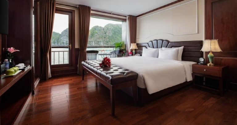 Phòng Junior Suite with Balcony.