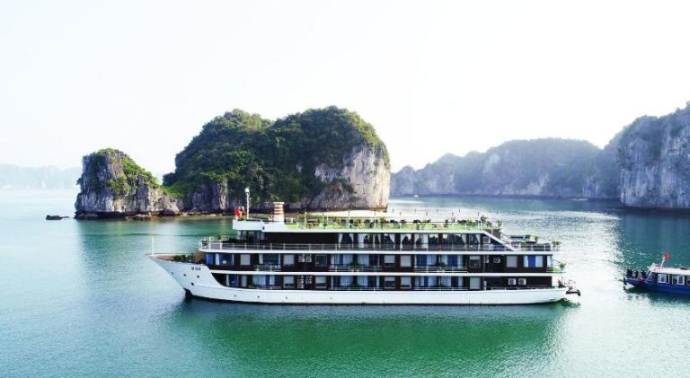 Du Thuyền Lacasta Regal Cruises.