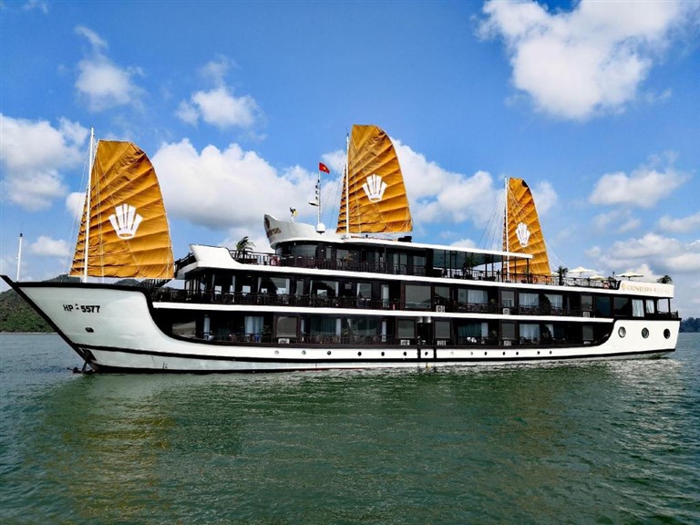 Genesis Luxury Regal là du thuyền 5 sao Hạ Long hoạt động trên vùng vịnh Hạ Long - Lan Hạ.