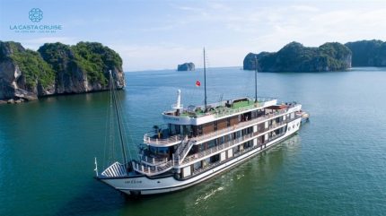 Du thuyền La Casta Regal là du thuyền 5 sao Hạ Long tầm trung sang trọng, hiện đại mà có giá cả hợp lý cho khách hàng.