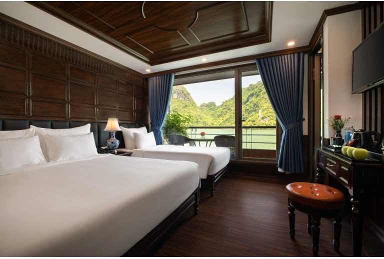 Phòng Triple Suite của du thuyền Doris có một giường đôi và một giường đơn. 