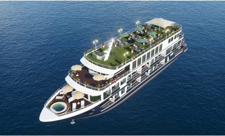 Siêu Du thuyền Hermes được ưu ái gọi tên "resort nổi" giữa lòng vịnh Hạ Long. 