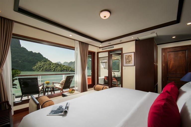 Ocean Suite là hạng phòng có diện tích 33m2 khá rộng rãi, thoải mái thích hợp cho 2 du khách. 