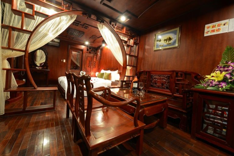 Royal Suite Cabins được bố trí nội thất hài hòa, thông minh và khoa học nên dù có diện tích vừa phải nhưng trông vẫn rất rộng rãi, gọn gàng 