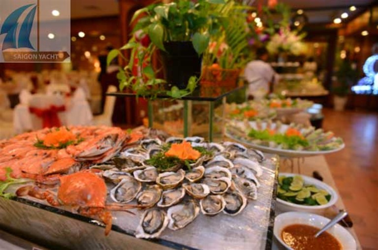 Ẩm thực bốn phương được quy tụ hết tại nhà hàng du thuyền Sài Gòn - Bonsai đẳng cấp 5 sao.