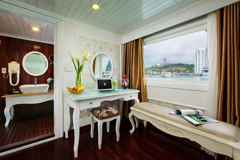 Phòng Junior Suite có không gian thanh lịch, sang trọng giúp du khách thoải mái tận hưởng cuộc sống