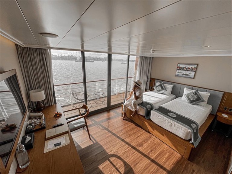 Deluxe River Deck gây ấn tượng với du khách bởi không gian mở rộng rãi, thoáng mát, tận dụng được tối đa giá và nắng. 