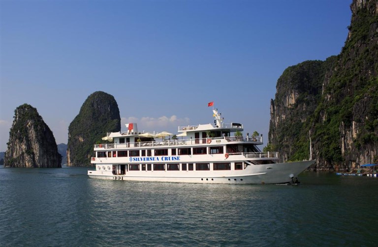 Du thuyền vịnh Lan Hạ Halong Silversea Cruise hứa hẹn cho du khách những chuyến đi đáng nhớ.
