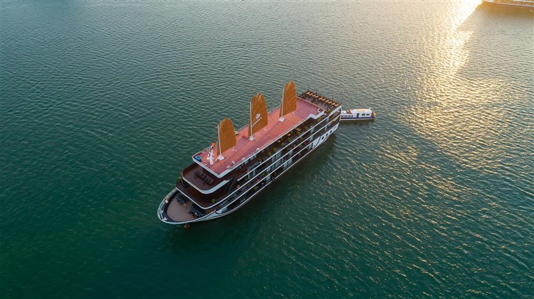 Du thuyền Vịnh Lan Hạ là xu hướng du lịch trải nghiệm mới tại vùng vịnh hoang sơ, tươi đẹp này. 