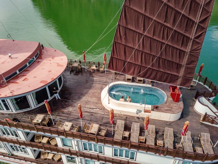 Du thuyền Ginger chắc chắn sẽ mang đến một kì nghỉ dưỡng với những cảm xúc khó quên tại vịnh Hạ Long (