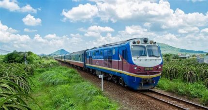 Nhu cầu đi lại bằng tàu hoả đang được người dân ưa chuộng trở lại, đặc biệt trên tuyến đường Đà Nẵng Quy Nhơn.