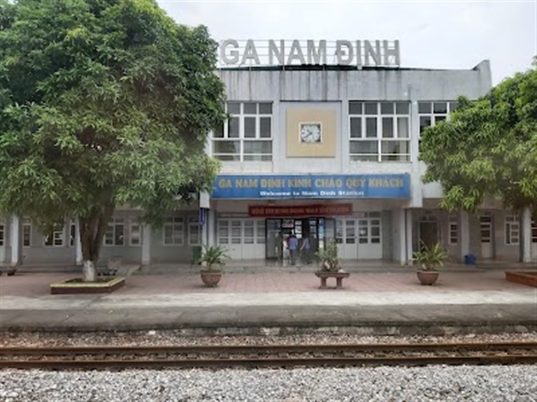 Nha Trang và Nam Định là 2 địa điểm cách nhau khá xa nên các chuyến tàu chạy nhanh được mọi người ưa chuộng hơn bao giờ hết. 