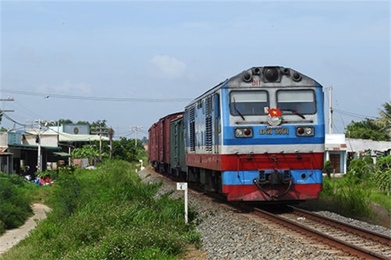 Tàu SE2 là chuyến tàu Nha Trang Nam Định có tổng thời gian chạy nhanh nhất trong các tàu hoạt động trên cung đường này. 