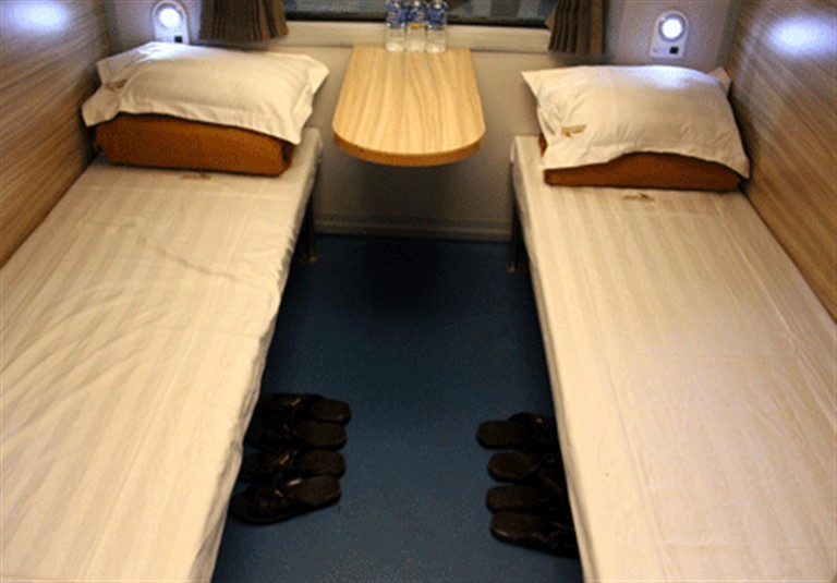 Trong khoang giường nằm còn có cặp nhiệt kế để hành khách điều chỉnh nhiệt độ điều hoà phù hợp với sức khoẻ của mình. 