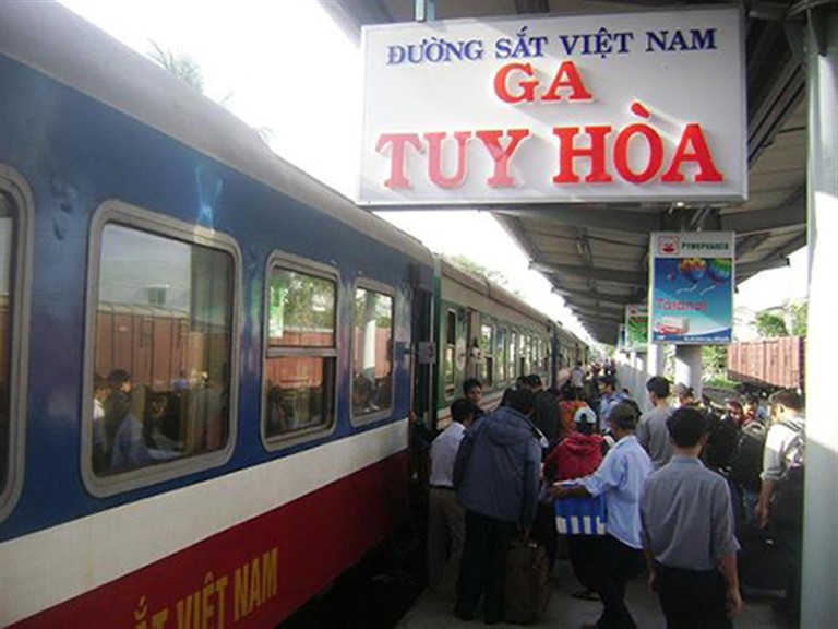 Vé tàu Nha Trang Tuy Hoà có thời gian di chuyển và lộ trình không giống nhau nên bạn cần xem xét kỹ trước khi đặt vé. 