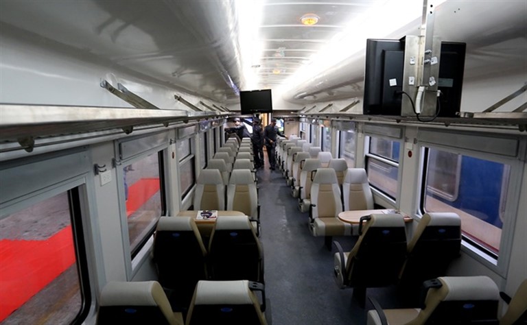 Hệ thống ghế ngồi mềm cao cấp của tàu Nha Trang Vinh - SE8 mang đến cho hành khách nơi ngả lưng dễ chịu. 