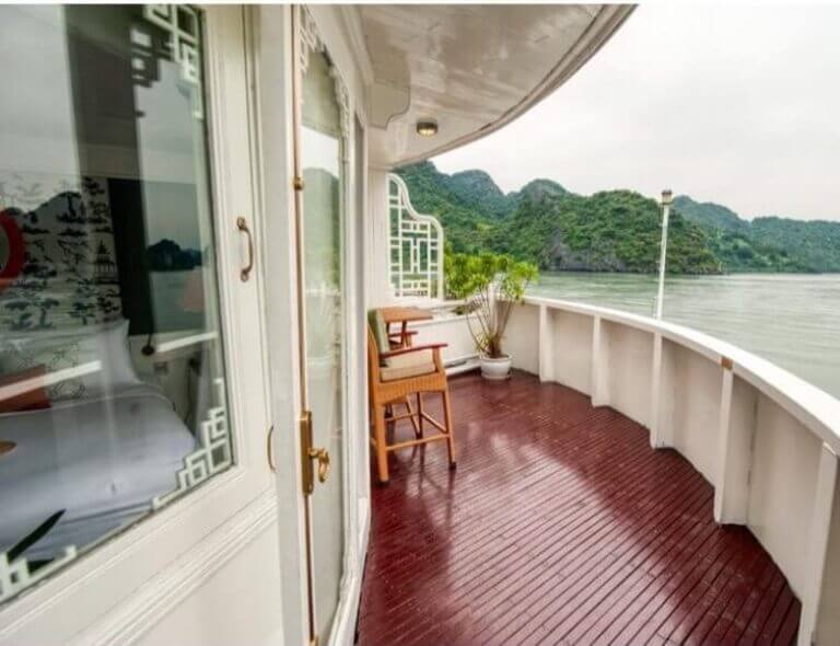 Du thuyền Indochina queen có ban công là không gian riêng tư thoải mái