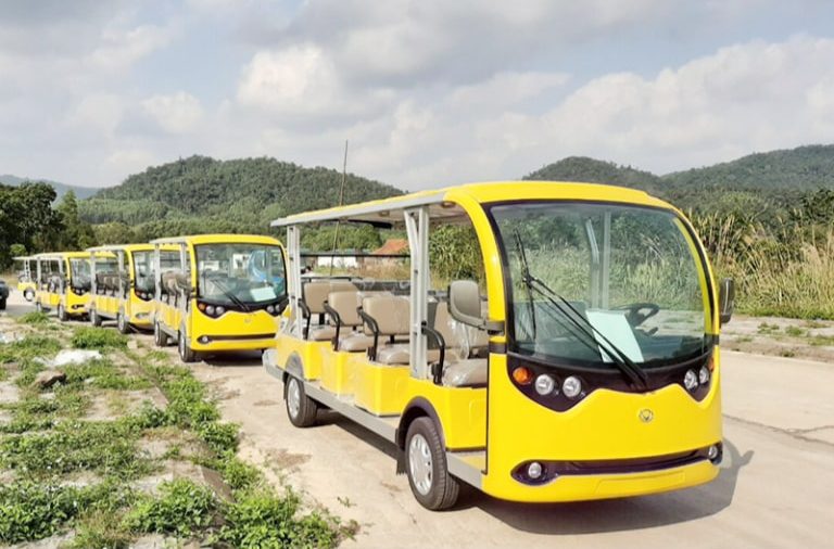 Xe điện là phương tiện di chuyển được ưa chuộng tại nhiều điểm du lịch và Cô Tô cũng không ngoại lệ.