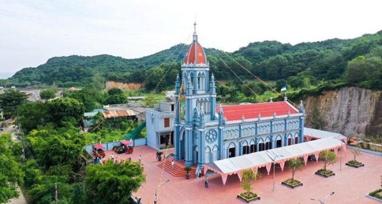 Nhà thờ Cô Tô là 1 trong 2 cột mốc tâm linh giúp đánh dấu chủ quyền biển đảo Cô Tô nói riêng, Việt nam nói chung