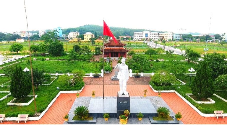 Khu di tích Chủ tịch Hồ Chí Minh là nơi ghi lại lịch sử anh dũng bám biển của quân và dân ta qua nhiều thế kỷ.