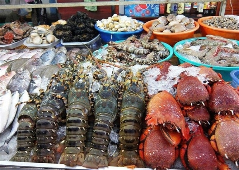 Đa dạng các loại hải sản tươi sống chất lượng mà có giá cả phải chăng tại chợ hải sản. 