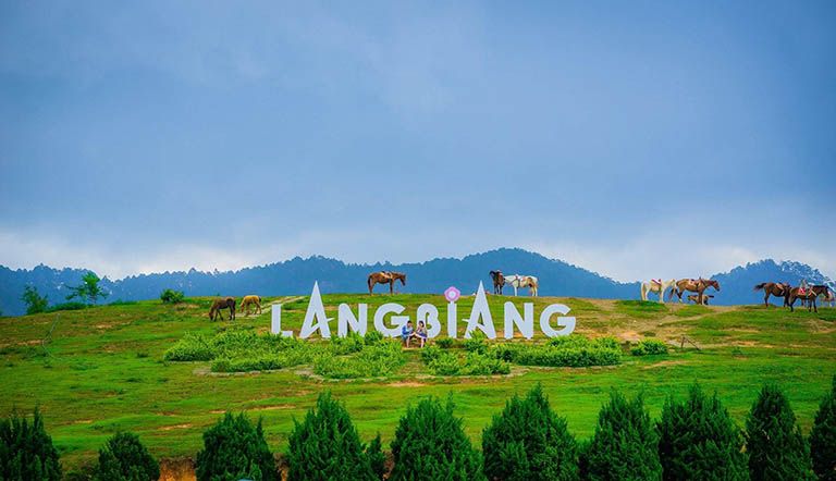 Sẽ thật thiếu xót nếu như du khách không ké đến LangBiang trong hành trình khám phá Đà Lạt