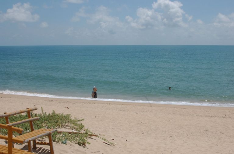 Buổi chiều mọi người sẽ tới bãi biển Quan Lạn để vui chơi, tắm biển và tham gia nhiều hoạt động trên bãi biển 