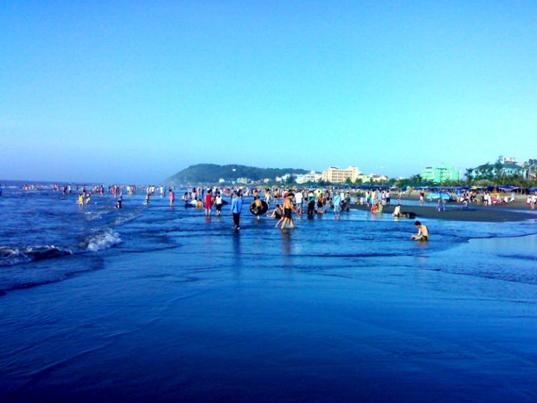 Bãi biển Sầm Sơn luôn được đông đảo du khách ưa chuộng ghé tới