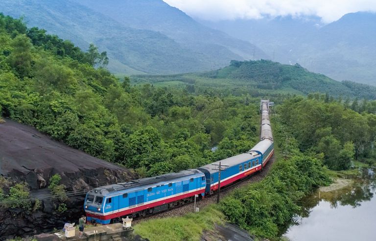 Tuyến Hà Nội Lào Cai có nhiều chuyến tàu khác nhau với thời gian xuất bến và giá vé không giống nhau
