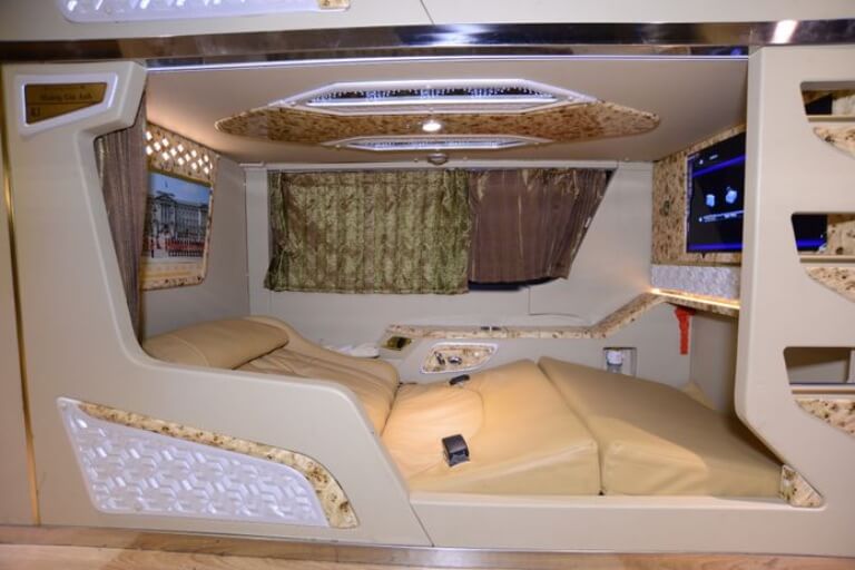 Bên trong xe giường nằm được thiết kế như một khách sạn hạng sang để đem đến cho khách hàng những giây phút thư giãn nhất