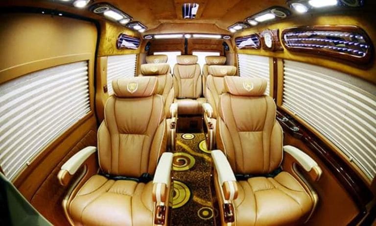 Xe limousine 7 chỗ cao cấp với đầy đủ tiện nghi như một khách sạn chất lượng cao