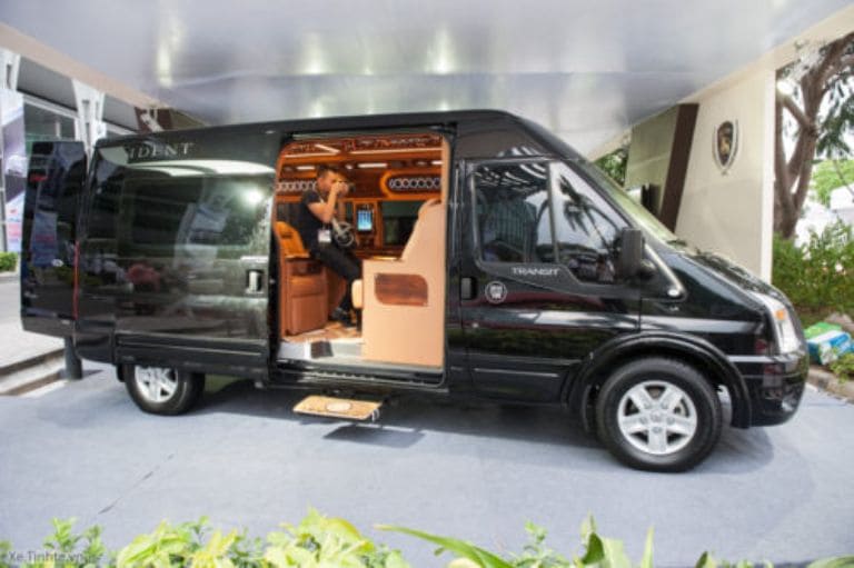 Xe limousine 9 chỗ với nội thất sang trọng và đầy đủ tiện nghi giúp bạn thoải mái như đang ở nhà 