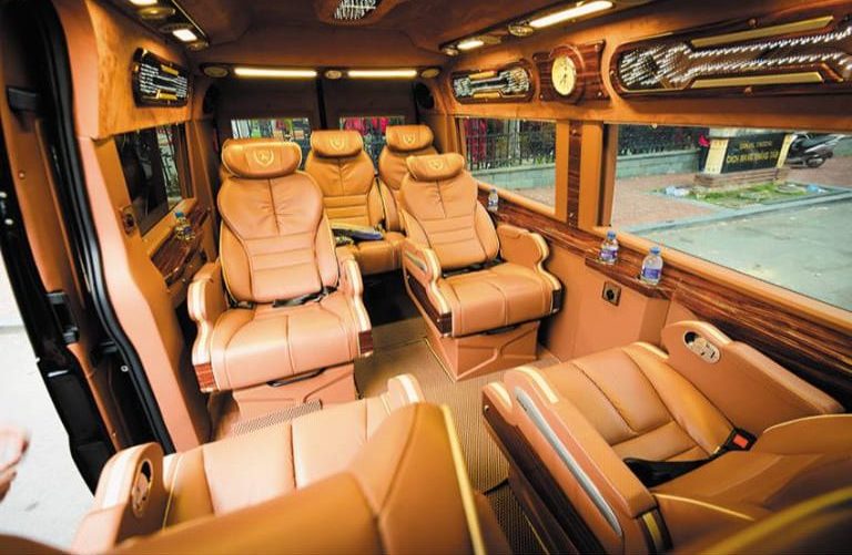 Không gian khoang VIP đầy đủ tiện nghi, mang đến cho hành khách trải nghiệm thương gia khi đi xe limousine Thuận An Travel.